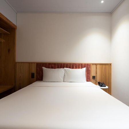 Haven Hut Riverside Hotel โฮจิมินห์ซิตี้ ภายนอก รูปภาพ