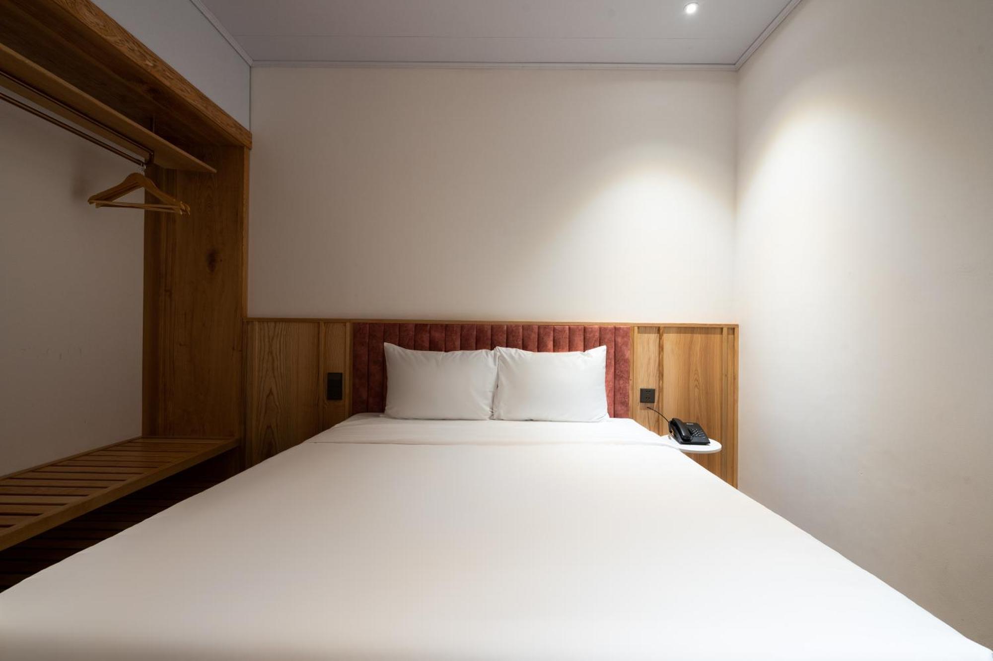 Haven Hut Riverside Hotel โฮจิมินห์ซิตี้ ภายนอก รูปภาพ